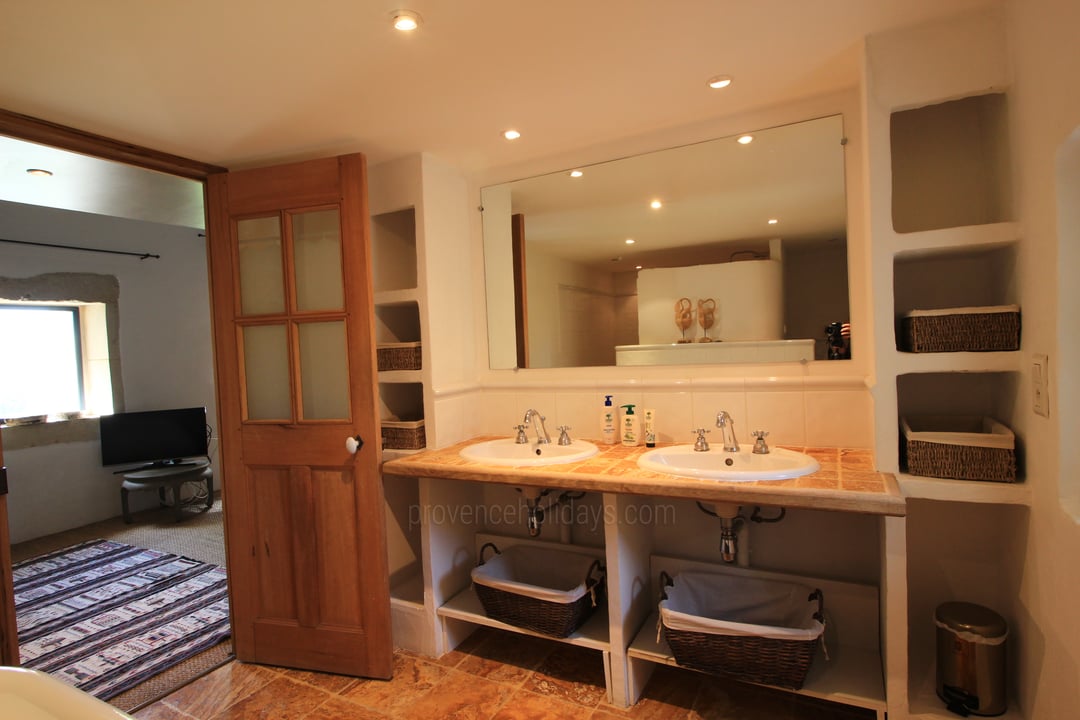 34 - Le Mas de la Combe: Villa: Bathroom