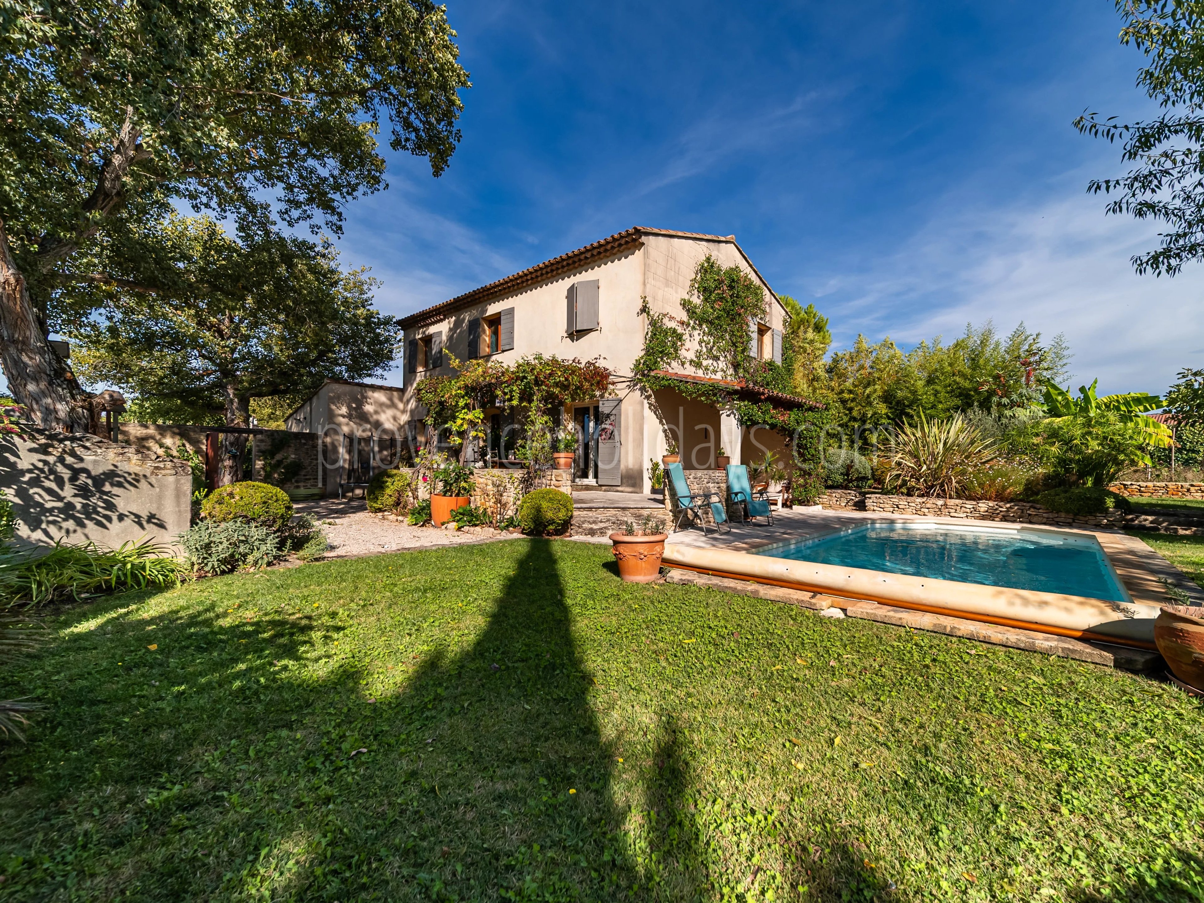 8 - Character house in Cabrières-d’Avignon: Villa: Exterior