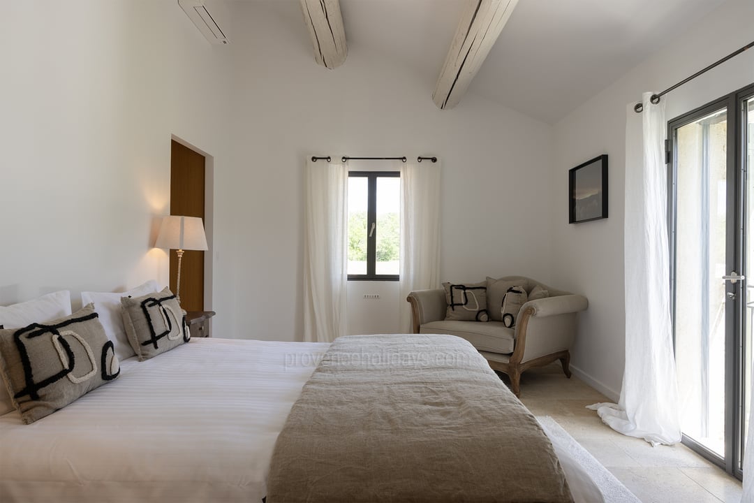 60 - Mas du Carlet: Villa: Bedroom