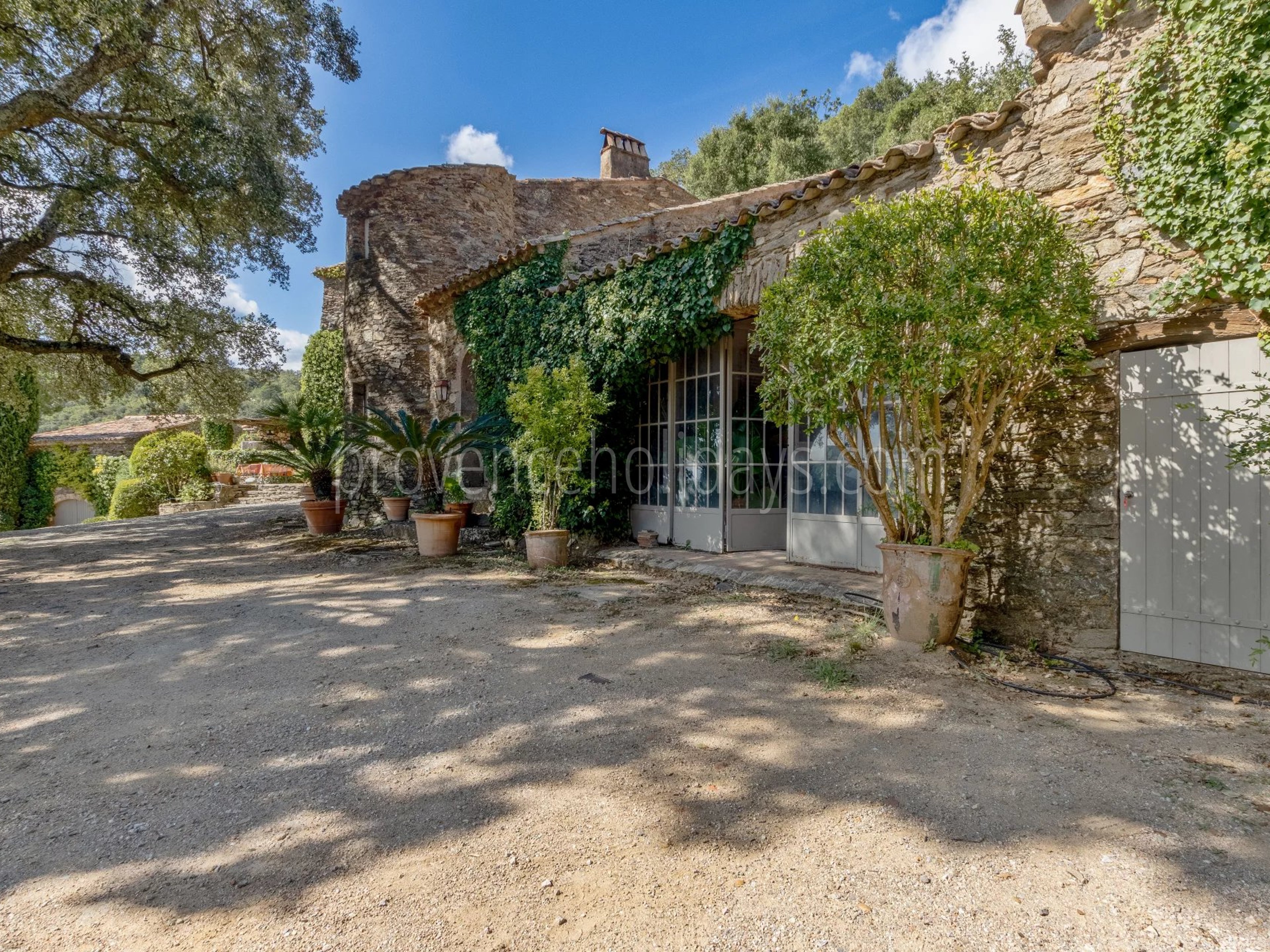 6 - Steinernes hameau in La Garde-Freinet: Villa: Exterior