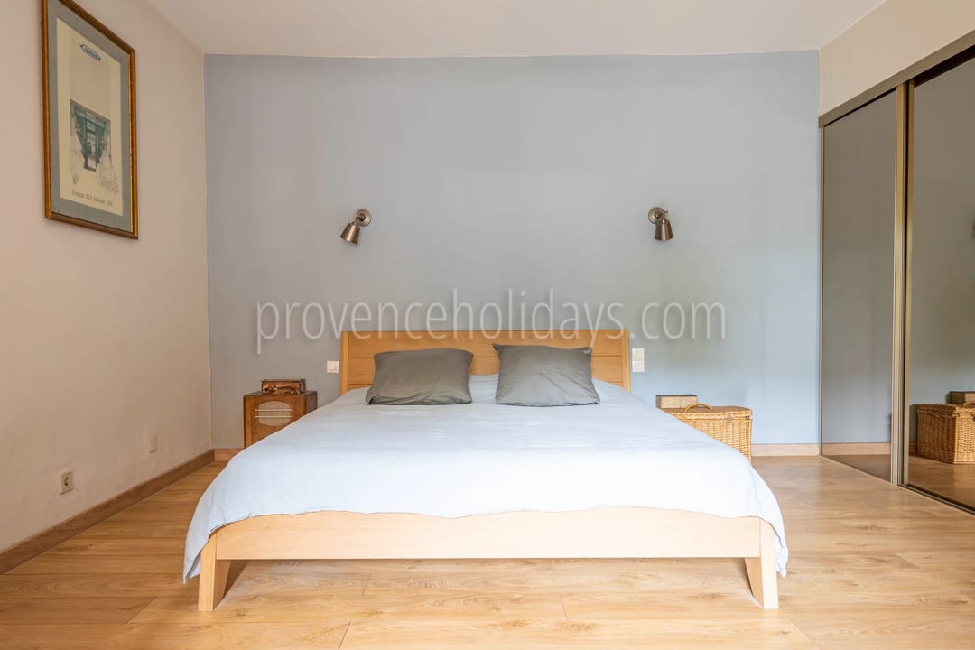 20 - Stone house in Ménerbes: Villa: Bedroom