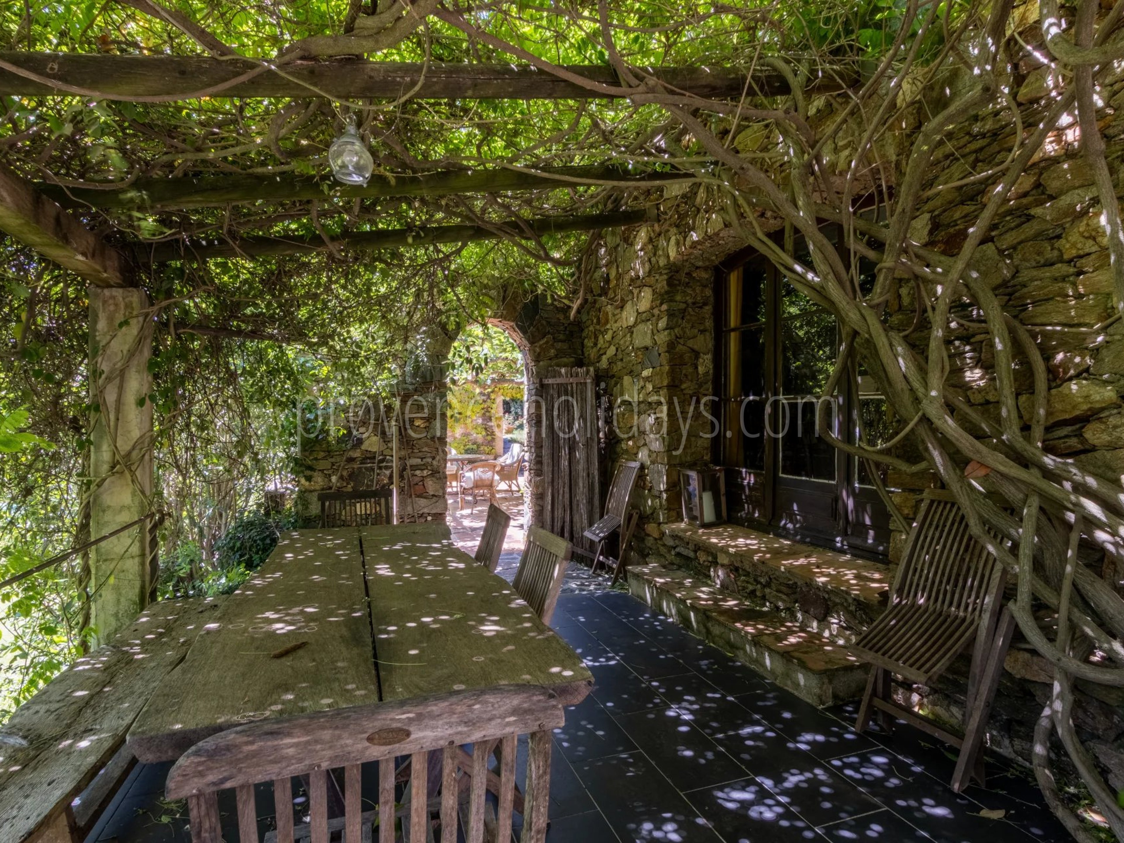 30 - Te renoveren gehucht in Grimaud: Villa: Exterior