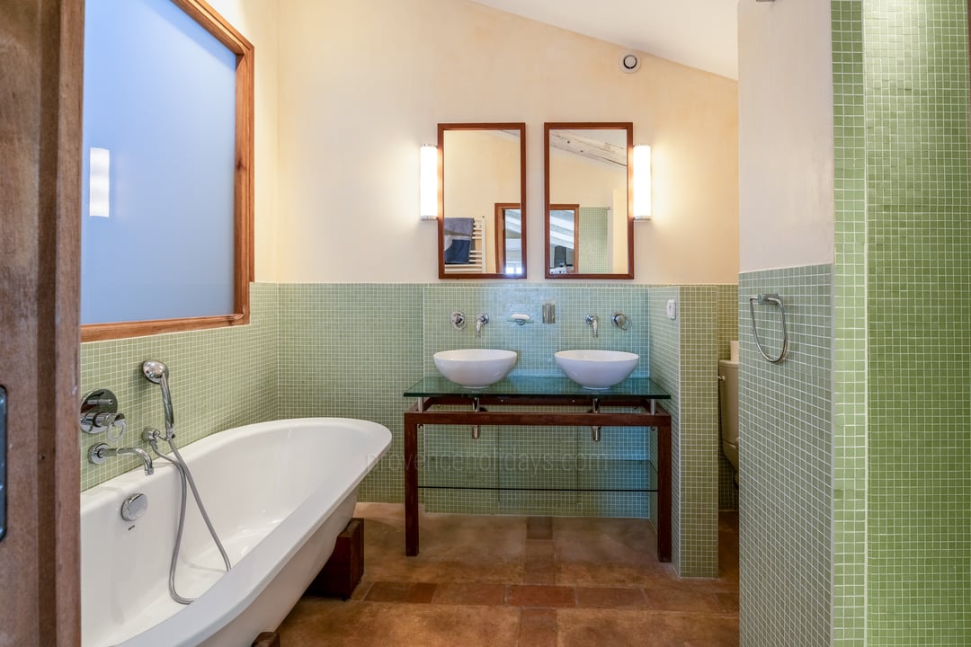 6 - Château de la Roque: Villa: Bathroom