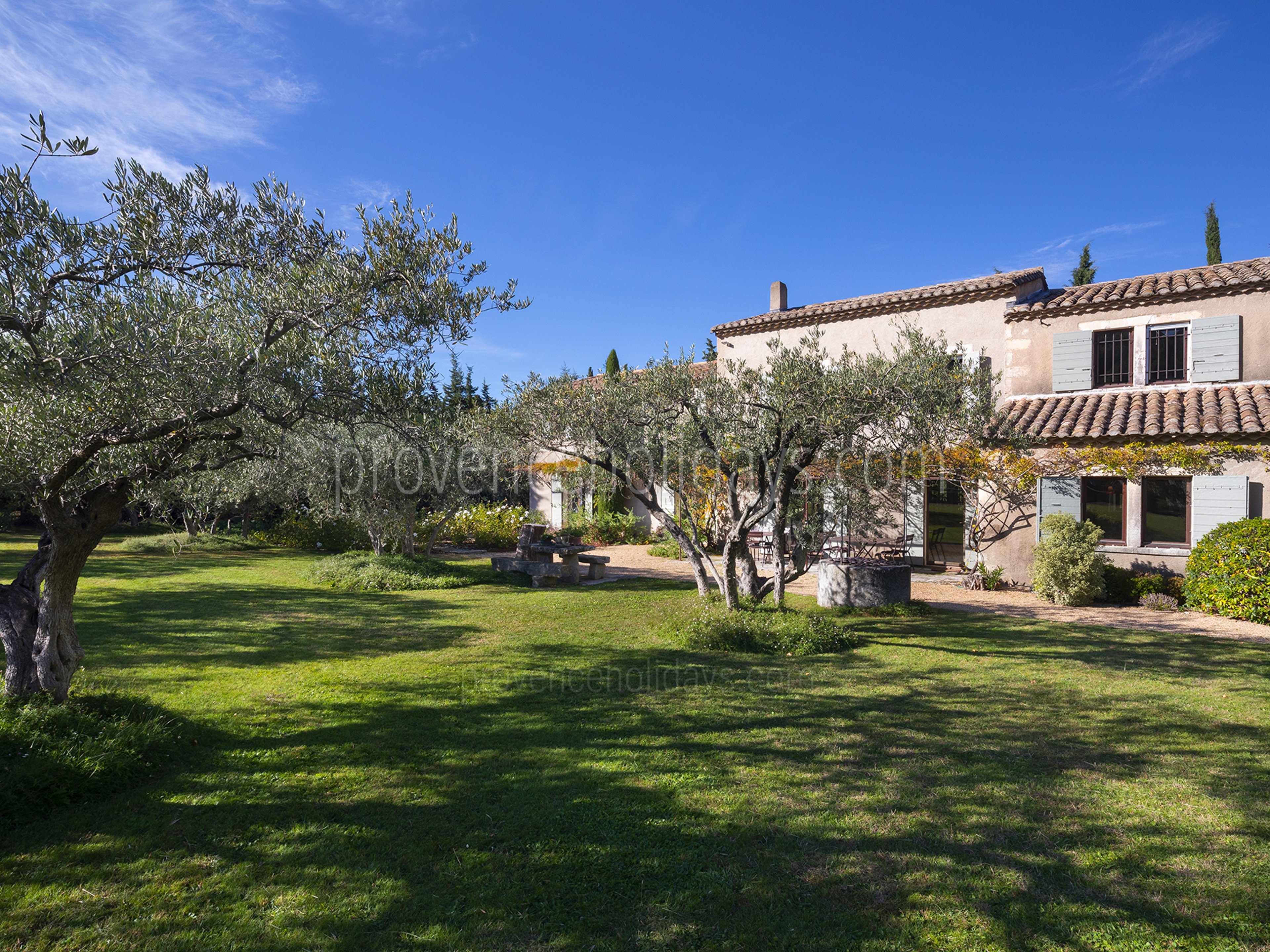 27 - Mas des Alpilles: Villa: Exterior