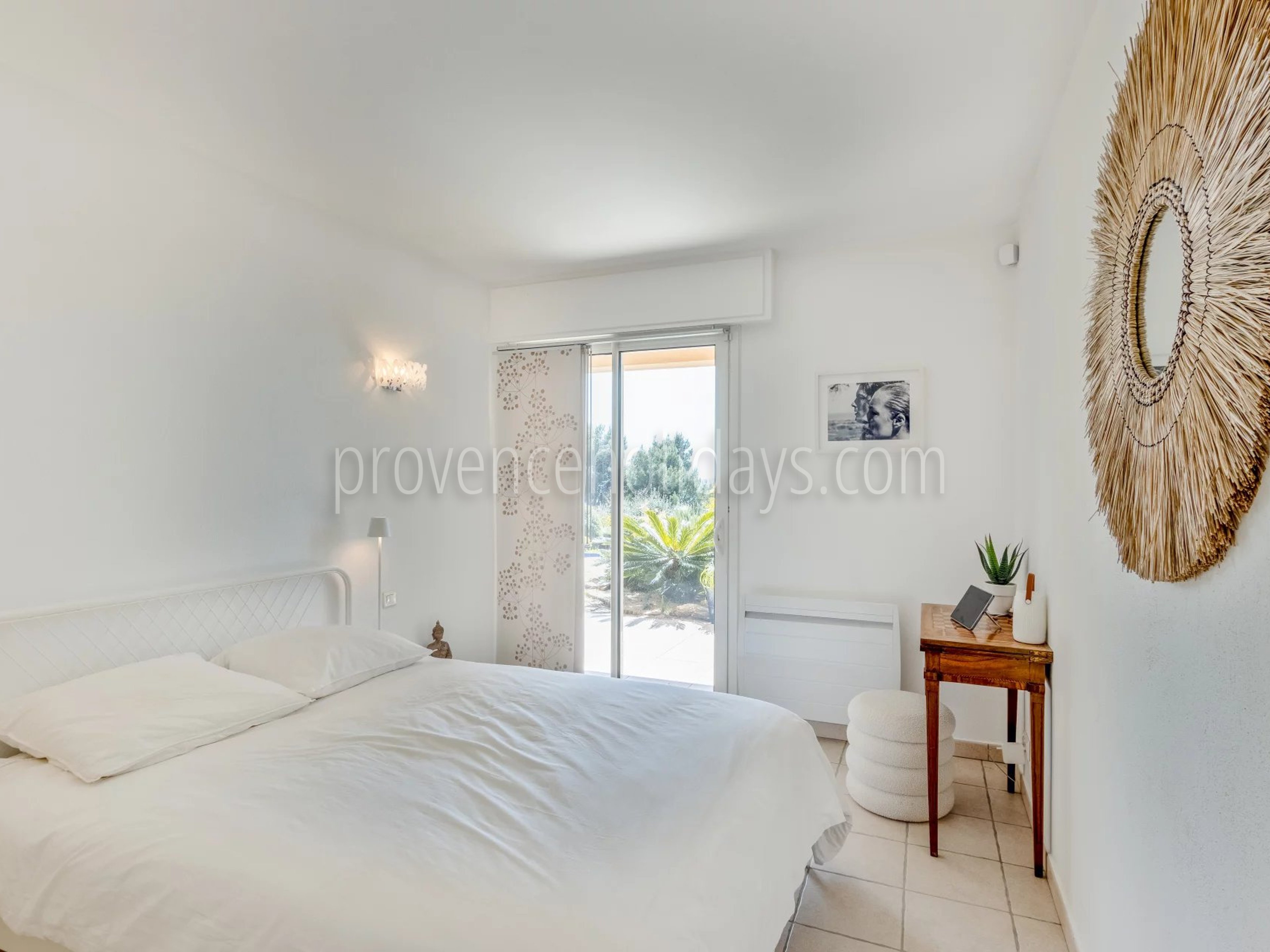 22 - Villa en bord de mer au Lavandou: Villa: Bedroom