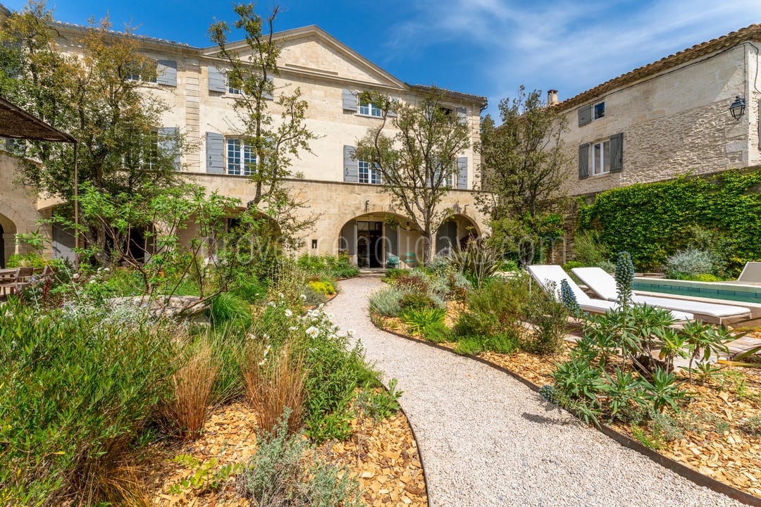 12 - Restored residence in Saint-Rémy-de-Provence: Villa: Exterior