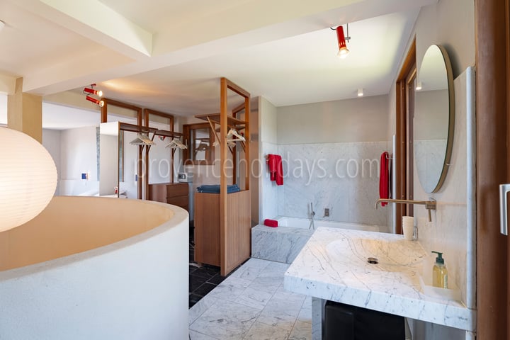 24 - Villa Tahiti: Villa: Bathroom