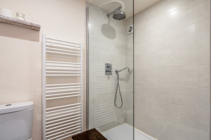 15 - Le Mas des Proles: Villa: Bathroom 1