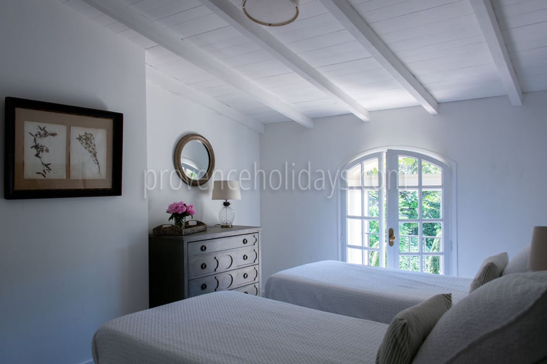 67 - Mas Mouriès: Villa: Bedroom