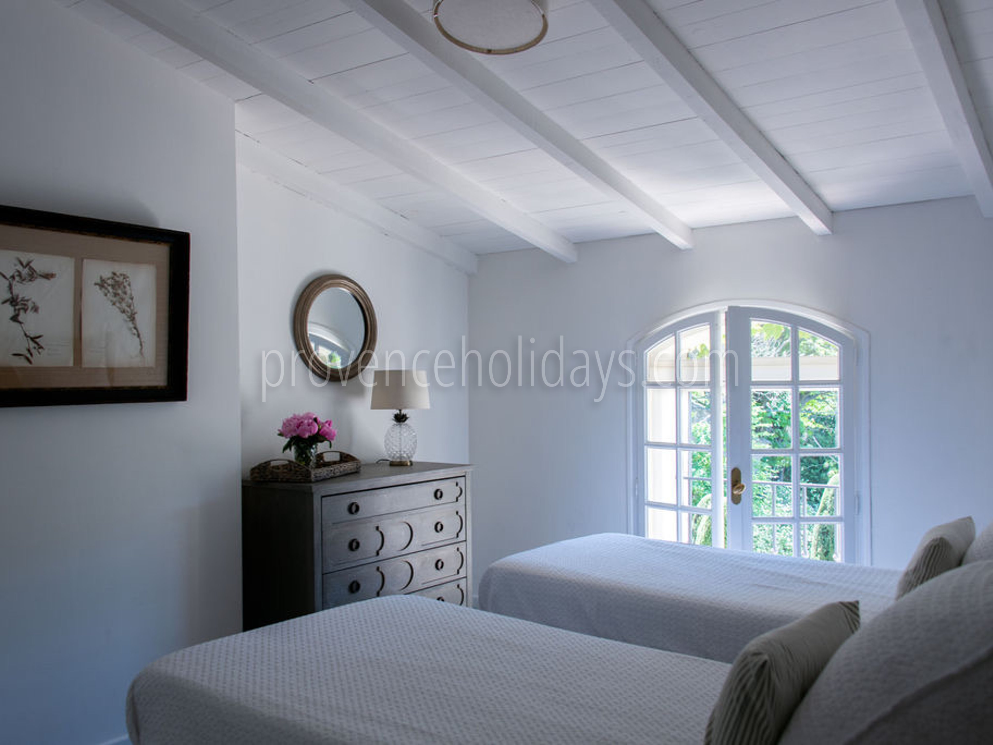 67 - Mas Mouriès: Villa: Bedroom