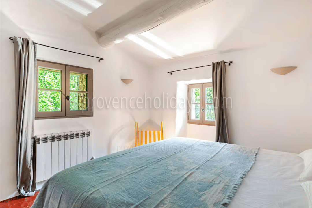 29 - Les Vues du Luberon: Villa: Bedroom