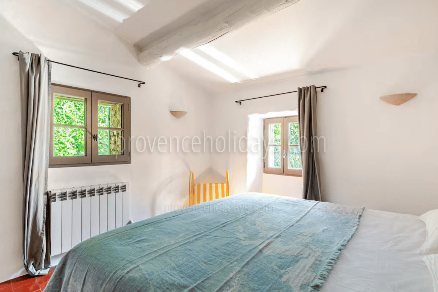 29 - Les Vues du Luberon: Villa: Bedroom