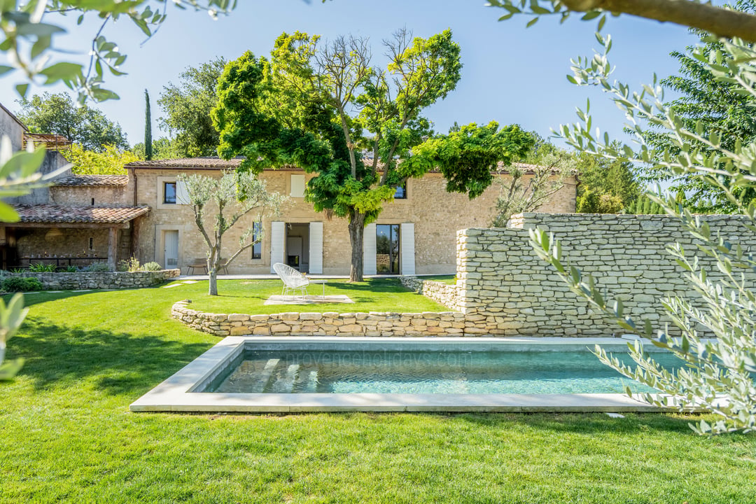 Location de vacances de charme avec piscine chauffée près d'Oppède