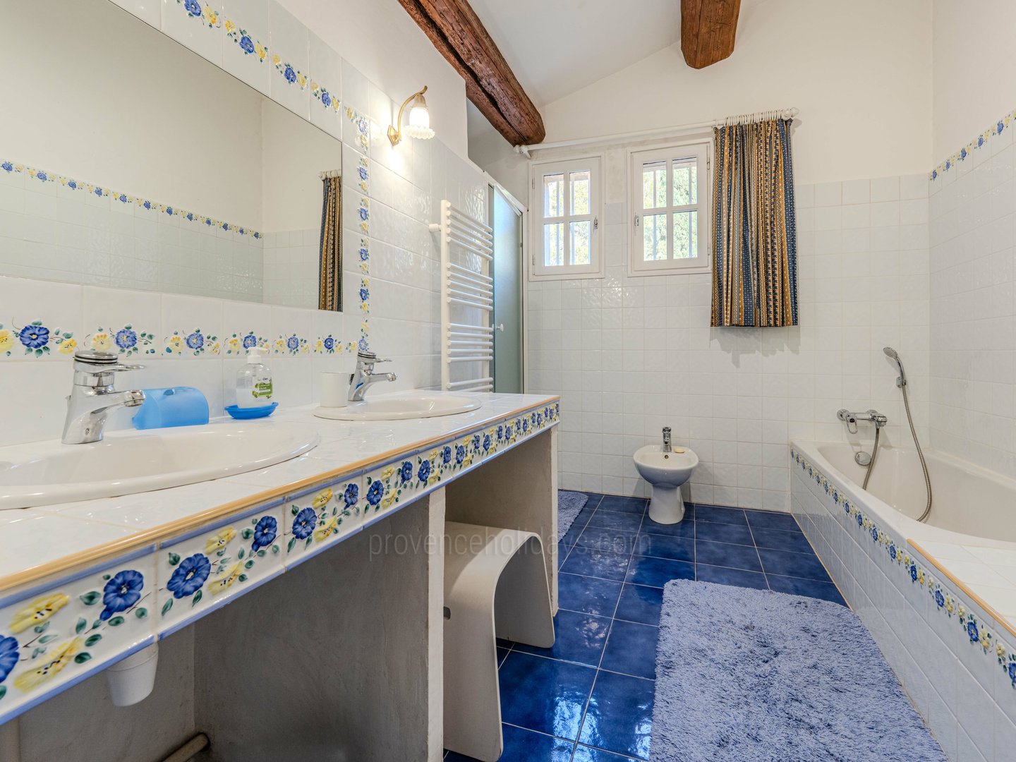 8 - Bastide des Cyprès: Villa: Bathroom