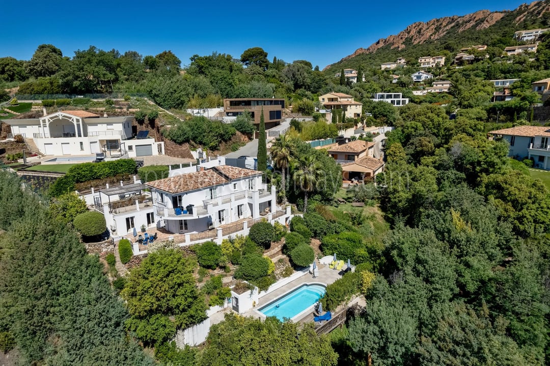 Villa rénovée avec vue sur la mer à Saint-Raphaël