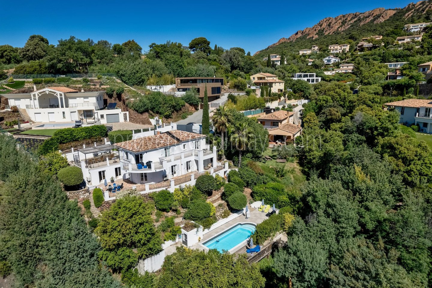 1 - Zeitgenössische Villa in Saint-Raphaël: Villa: Exterior