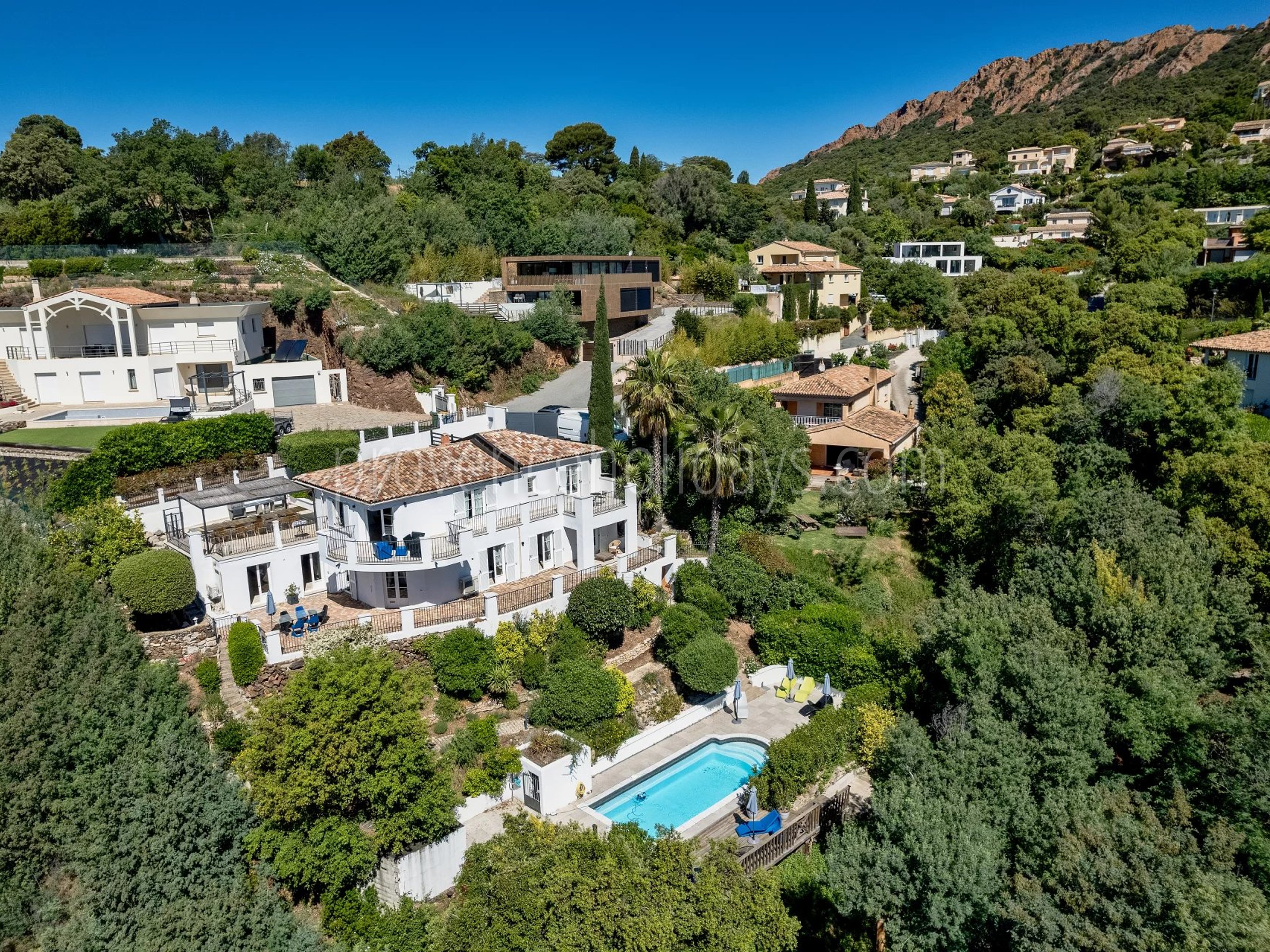 1 - Zeitgenössische Villa in Saint-Raphaël: Villa: Exterior