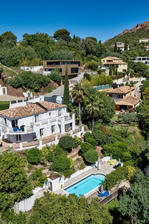 1 - Contemporary villa in Saint-Raphaël: Villa: Exterior