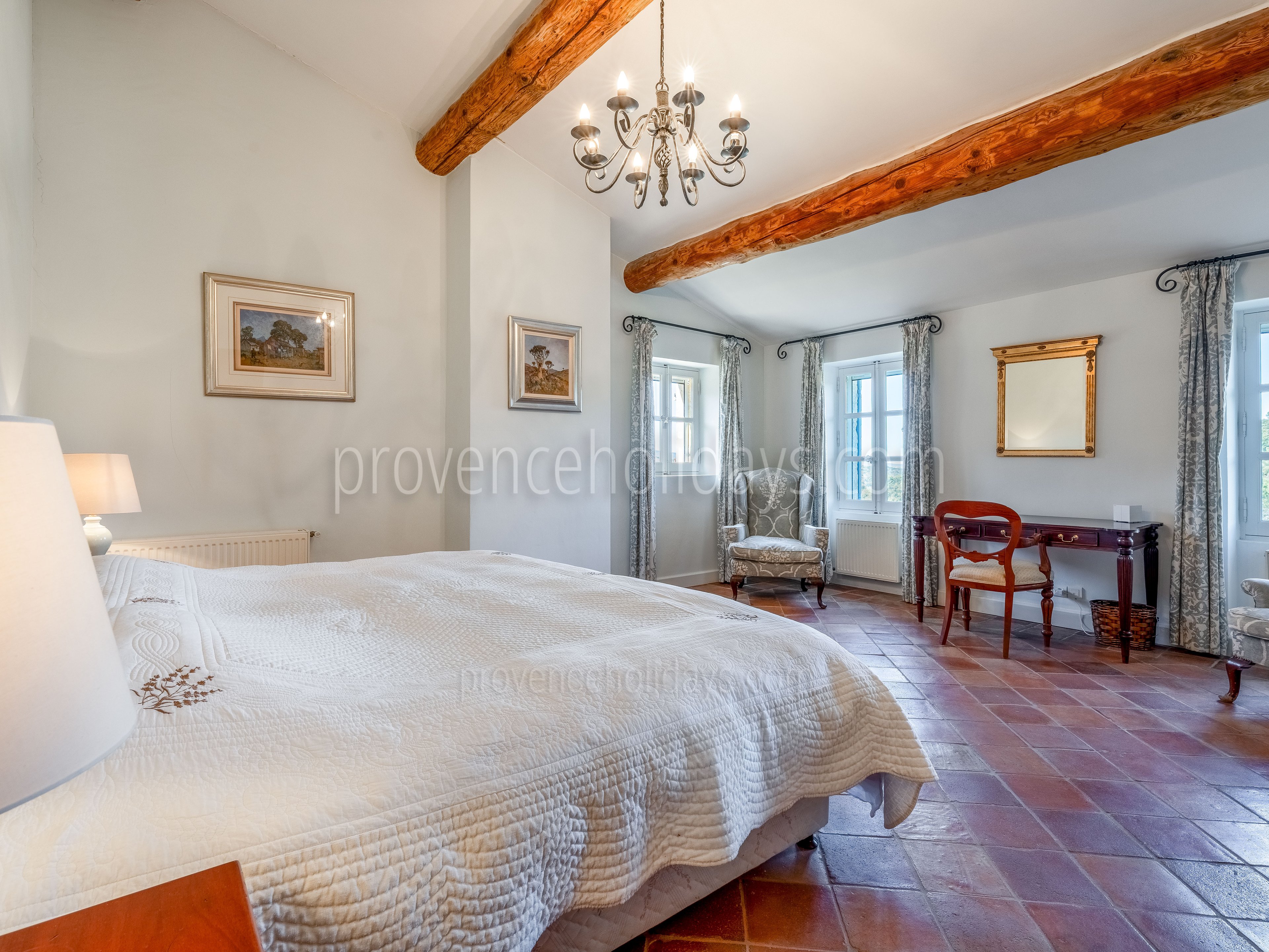 16 - Le Mas de Bonnieux: Villa: Bedroom