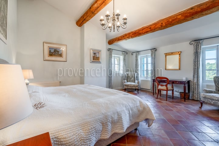16 - Le Mas de Bonnieux: Villa: Bedroom