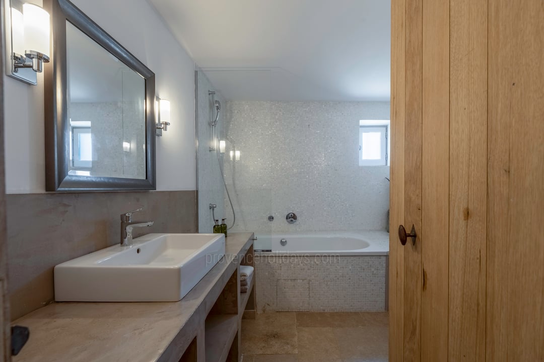 74 - Mas de Saint-Jean: Villa: Bathroom