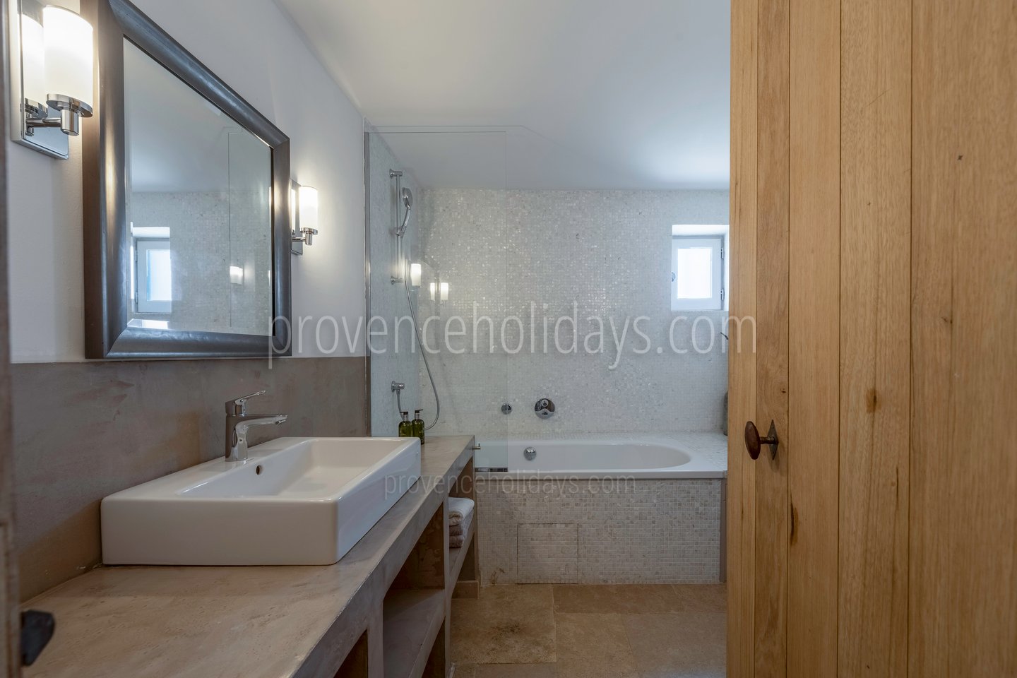 74 - Mas de Saint-Jean: Villa: Bathroom
