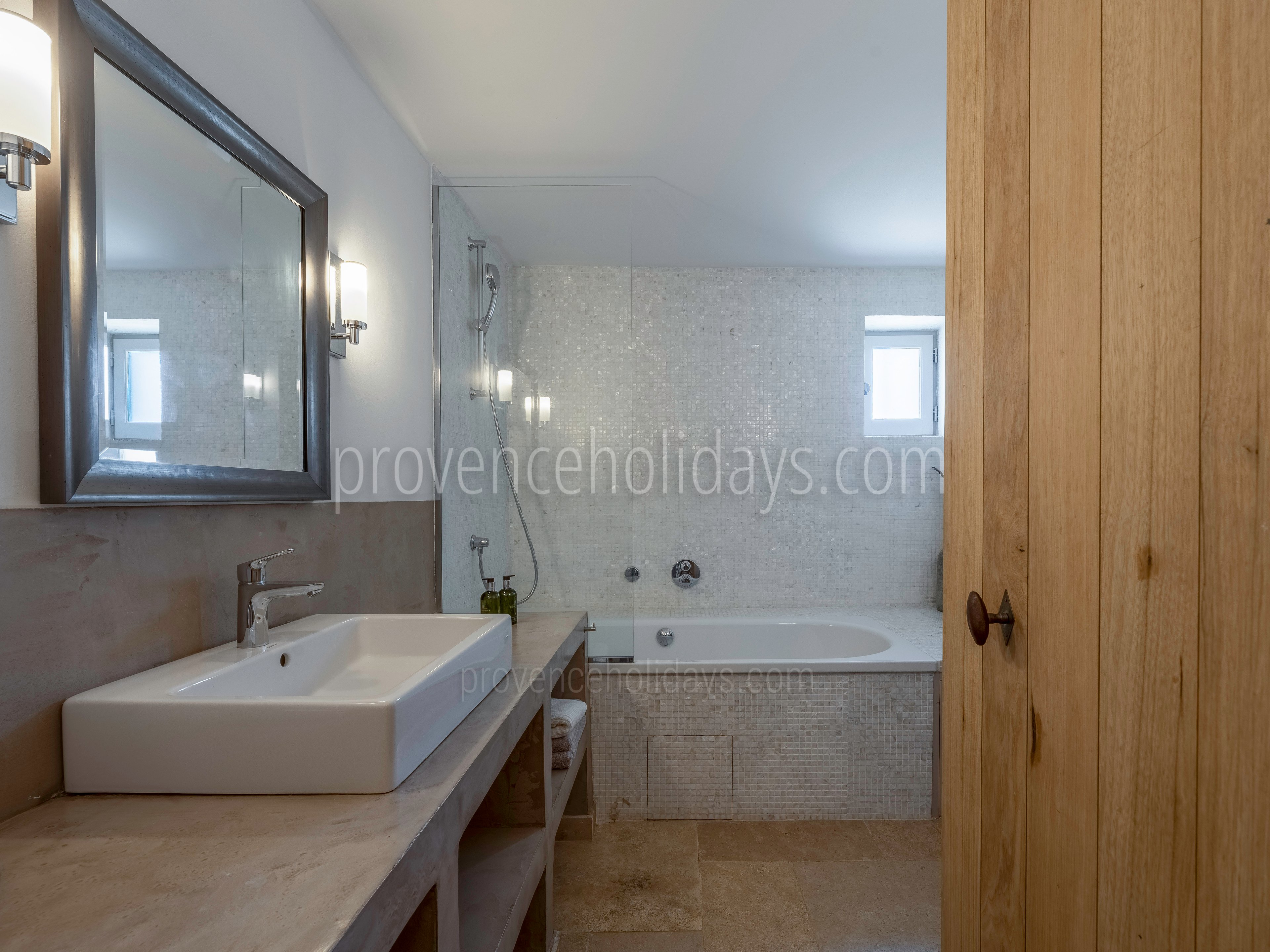 74 - Mas de Saint-Jean: Villa: Bathroom