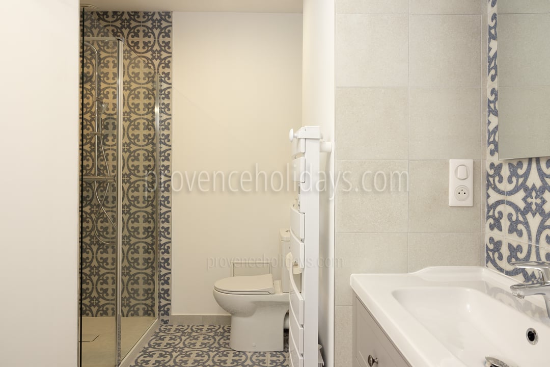 45 - La Bastide Lavande: Villa: Bathroom