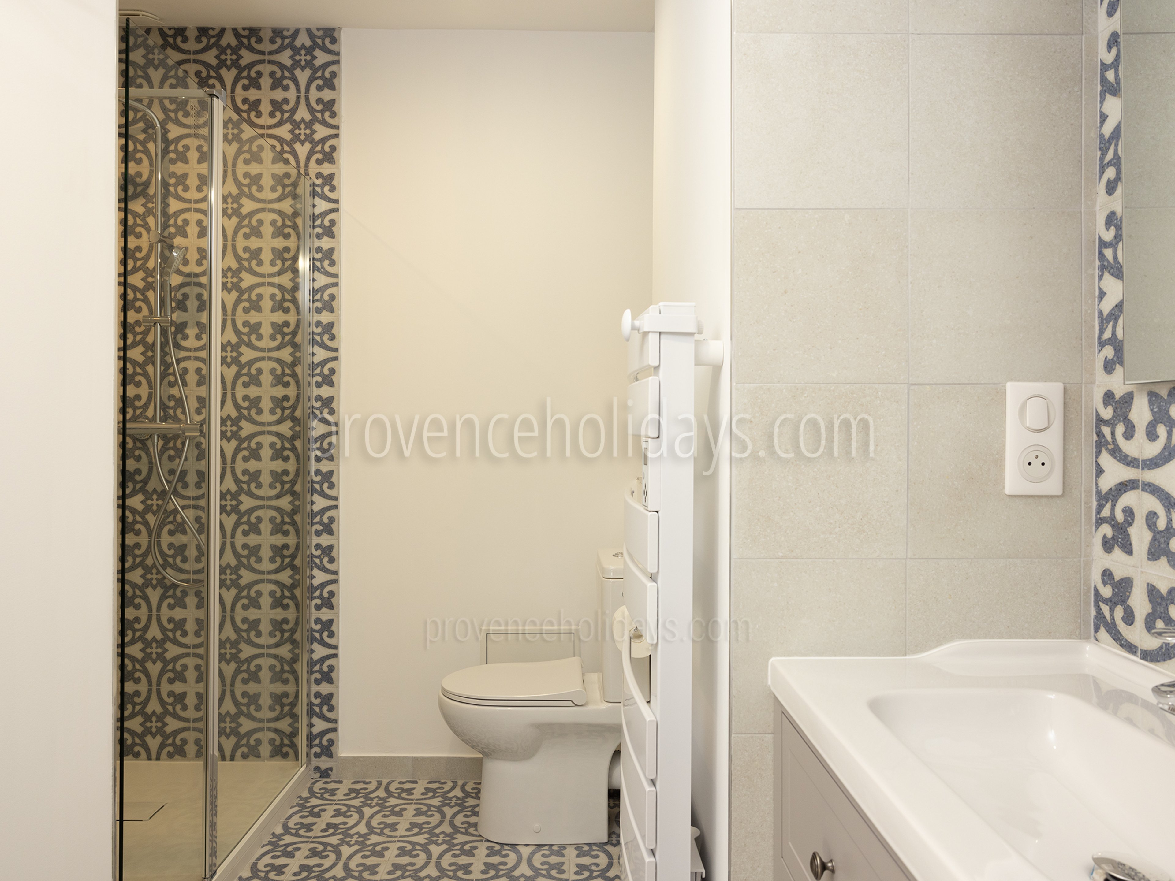 45 - La Bastide Lavande: Villa: Bathroom