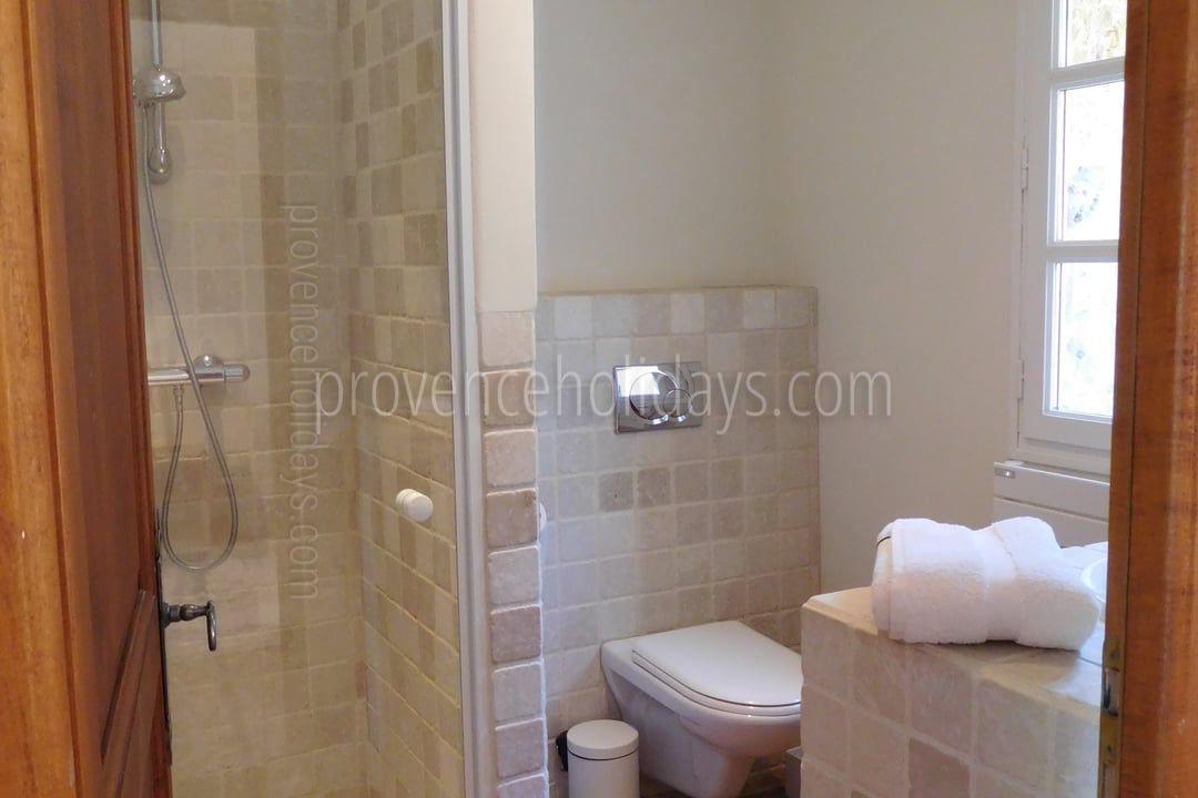 14 - Mas Lorgues: Villa: Bathroom