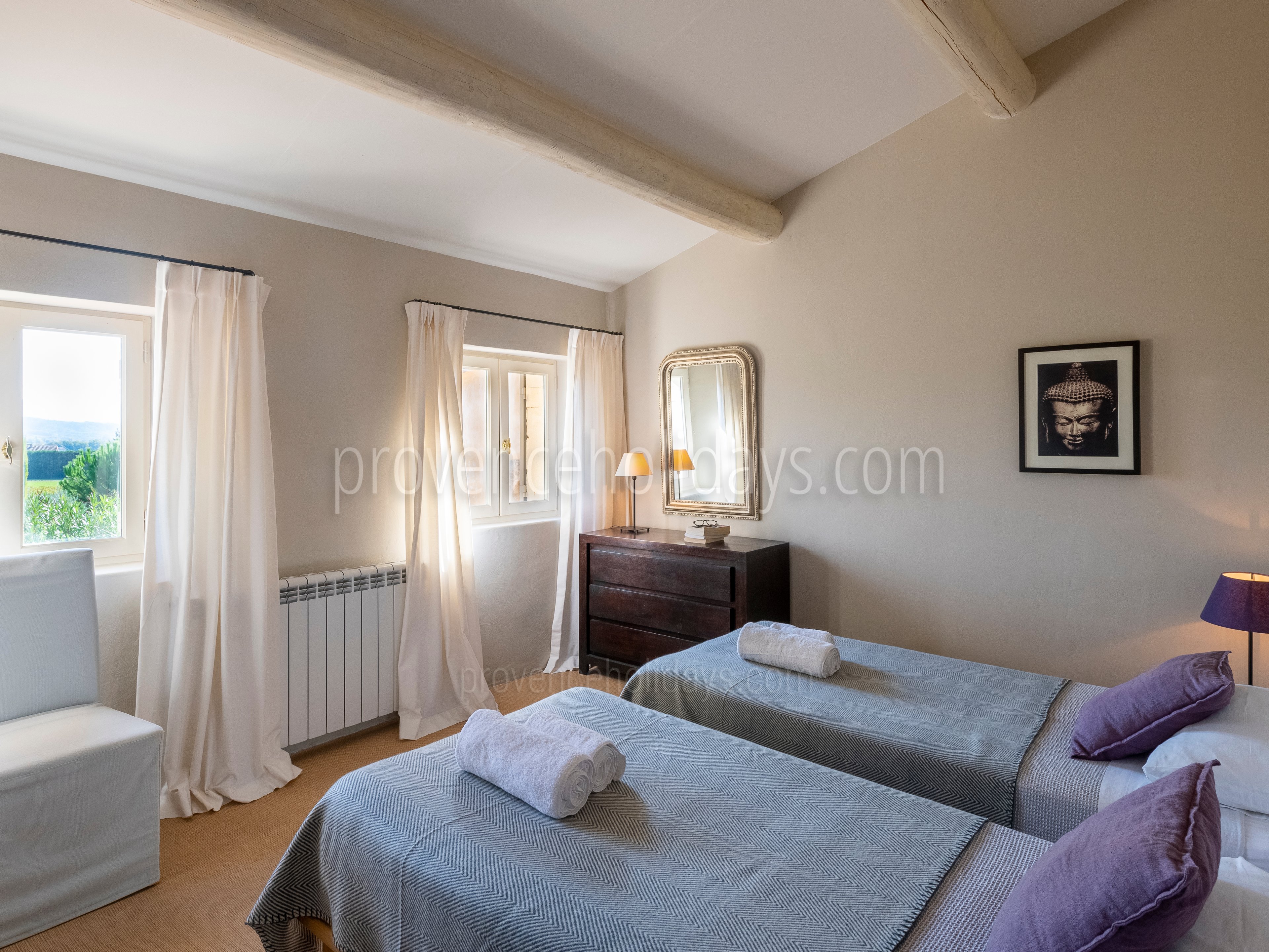 23 - Le Mas de Joucas: Villa: Bedroom