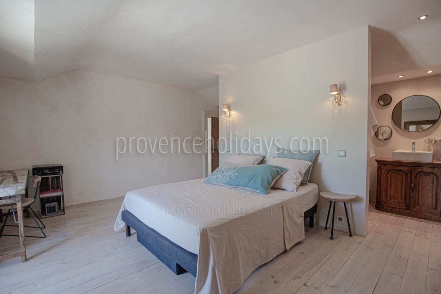 35 - Villa Beaumes: Villa: Bedroom