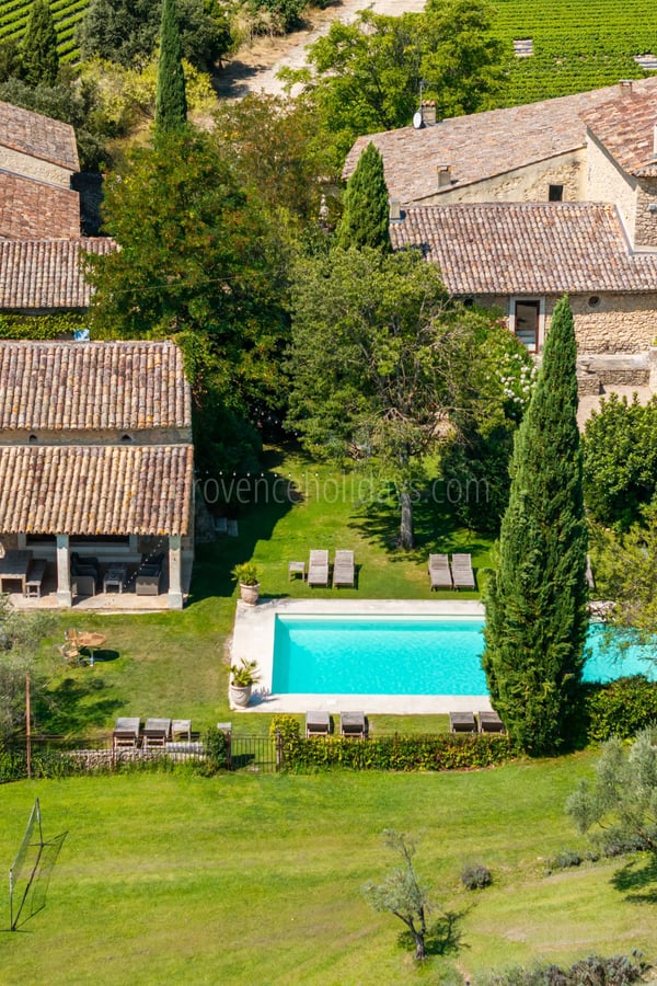 1 - Hameau en pierre à L\'Isle-sur-la-Sorgue: Villa: Exterior