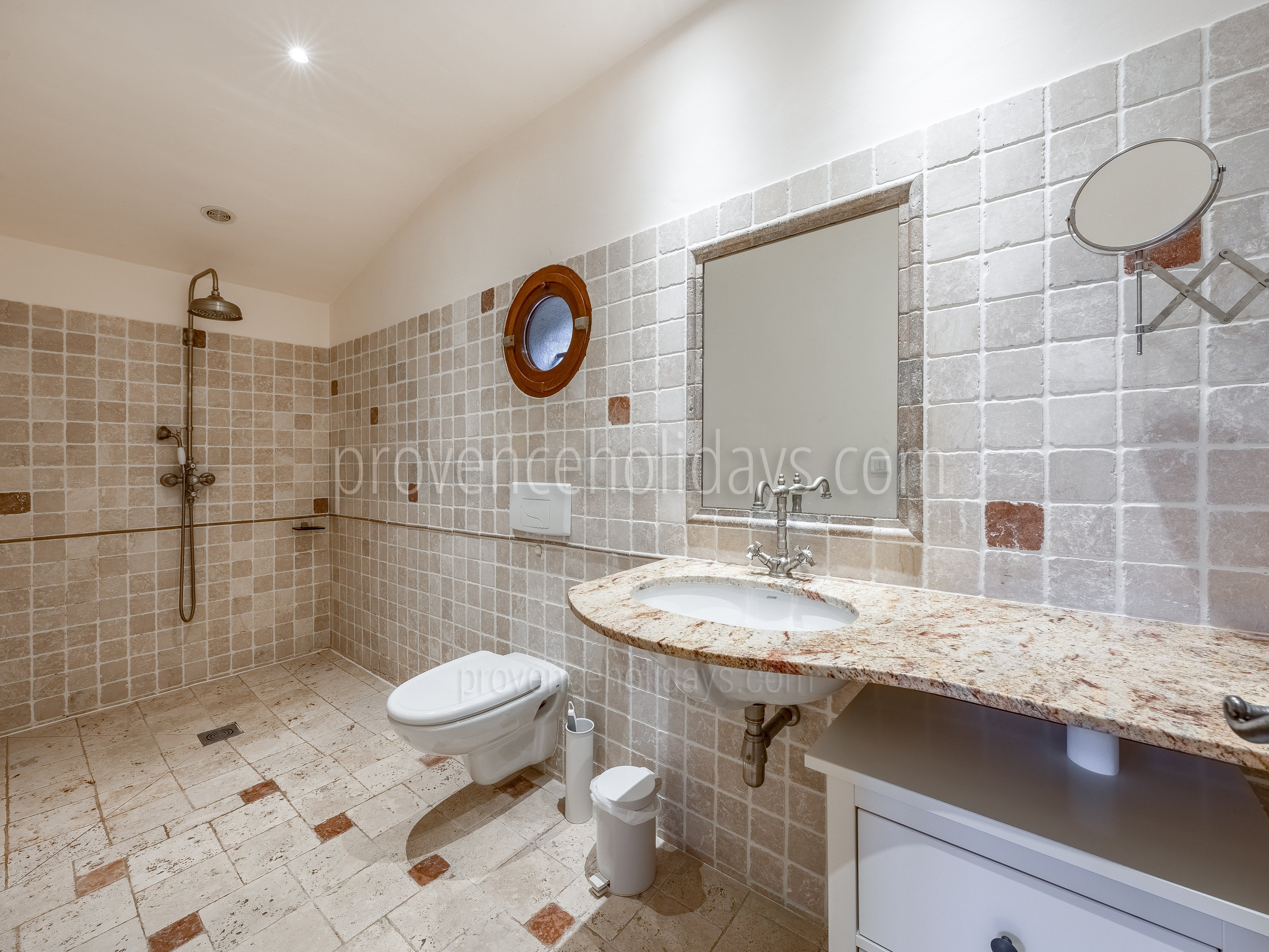 35 - Le Mas des Proles: Villa: Bathroom 1
