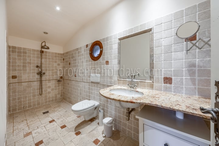 35 - Le Mas des Proles: Villa: Bathroom 1