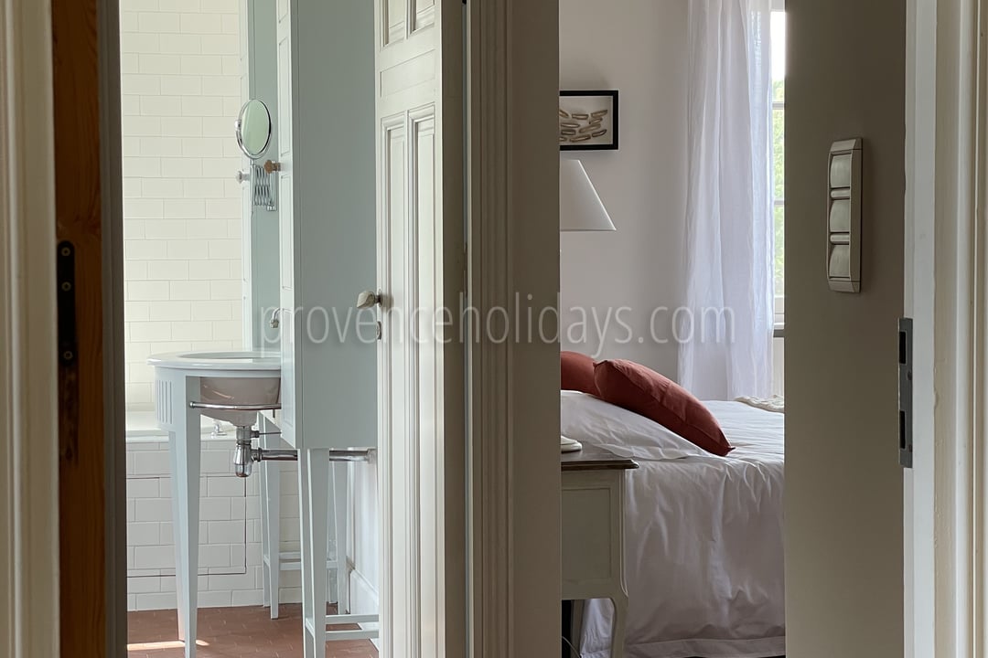 28 - Mas de Séguret: Villa: Bedroom