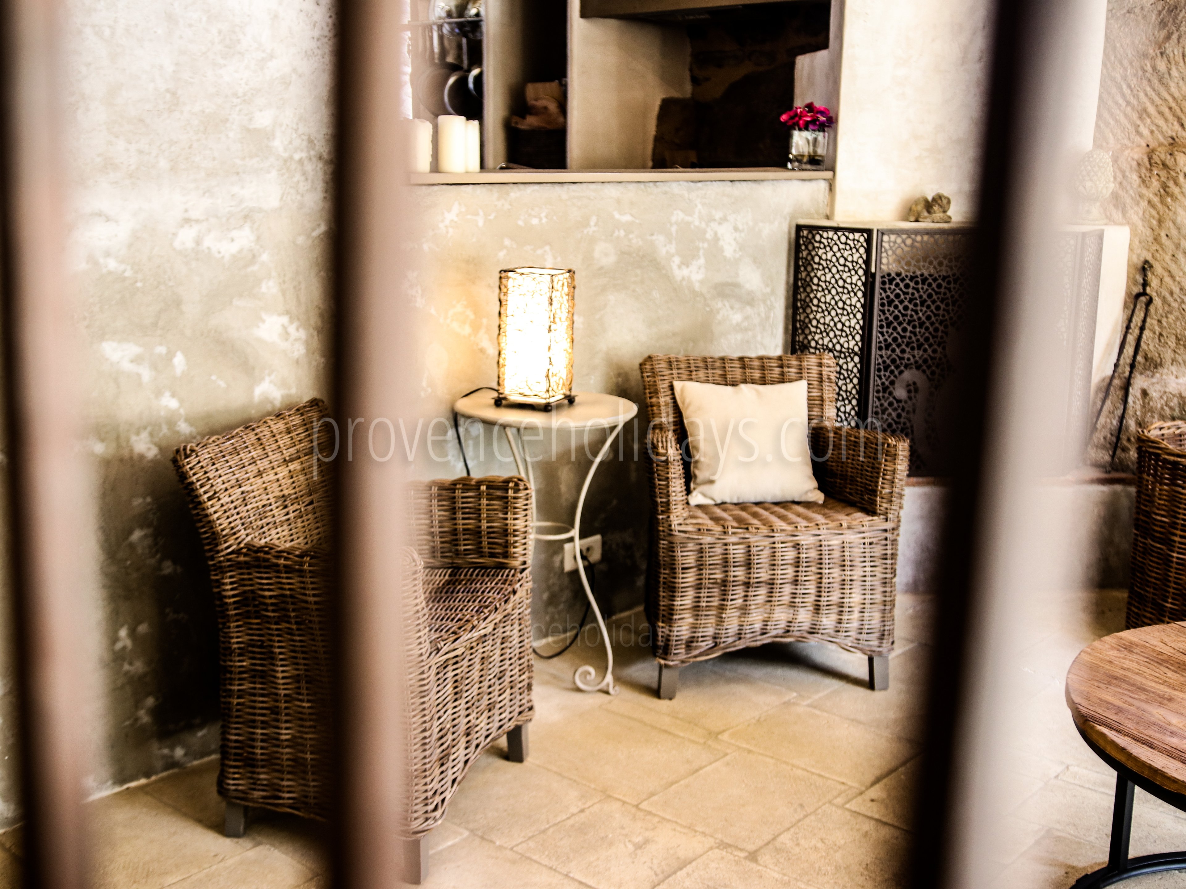 17 - Mas de Beaumes: Villa: Interior