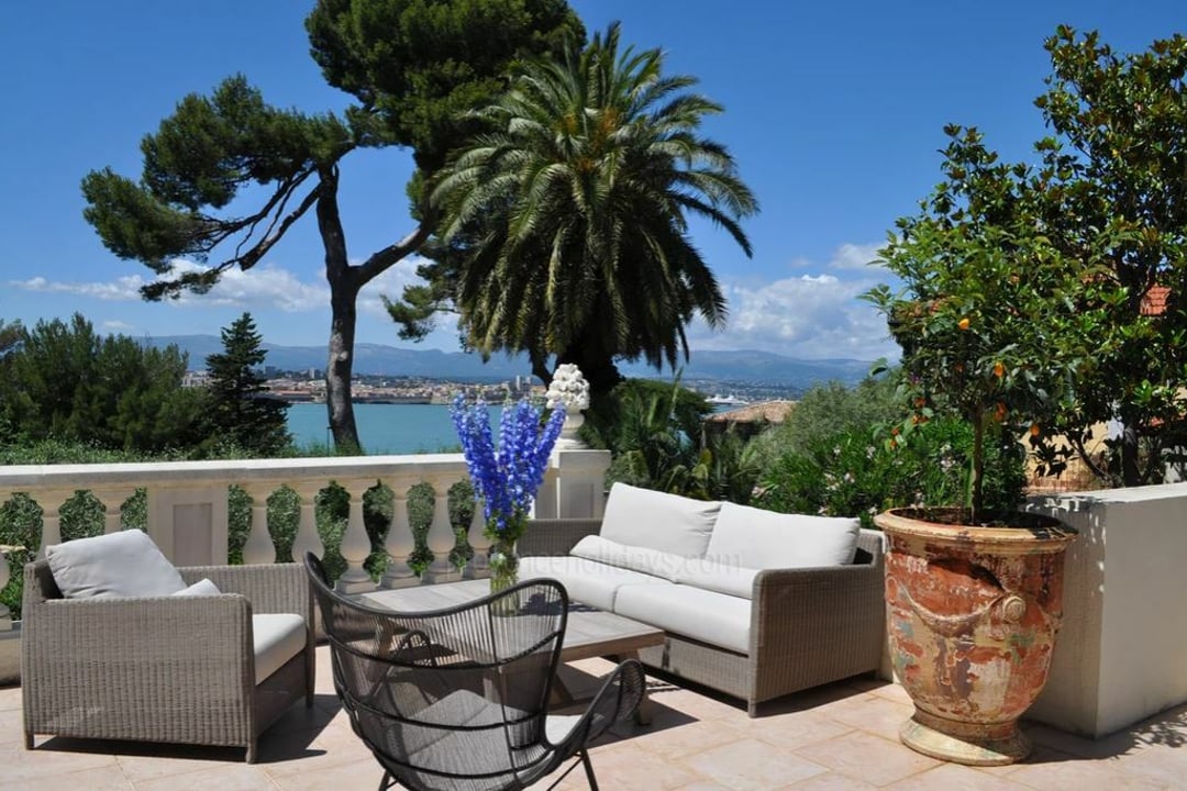 2 - Villa Cap d\'Antibes: Villa: Exterior