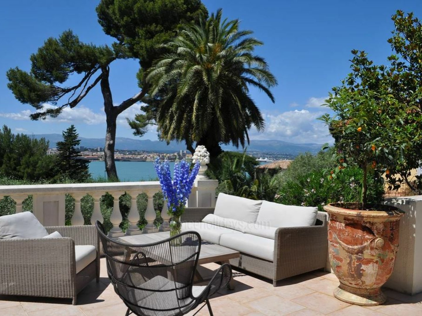 2 - Villa Cap d\'Antibes: Villa: Exterior