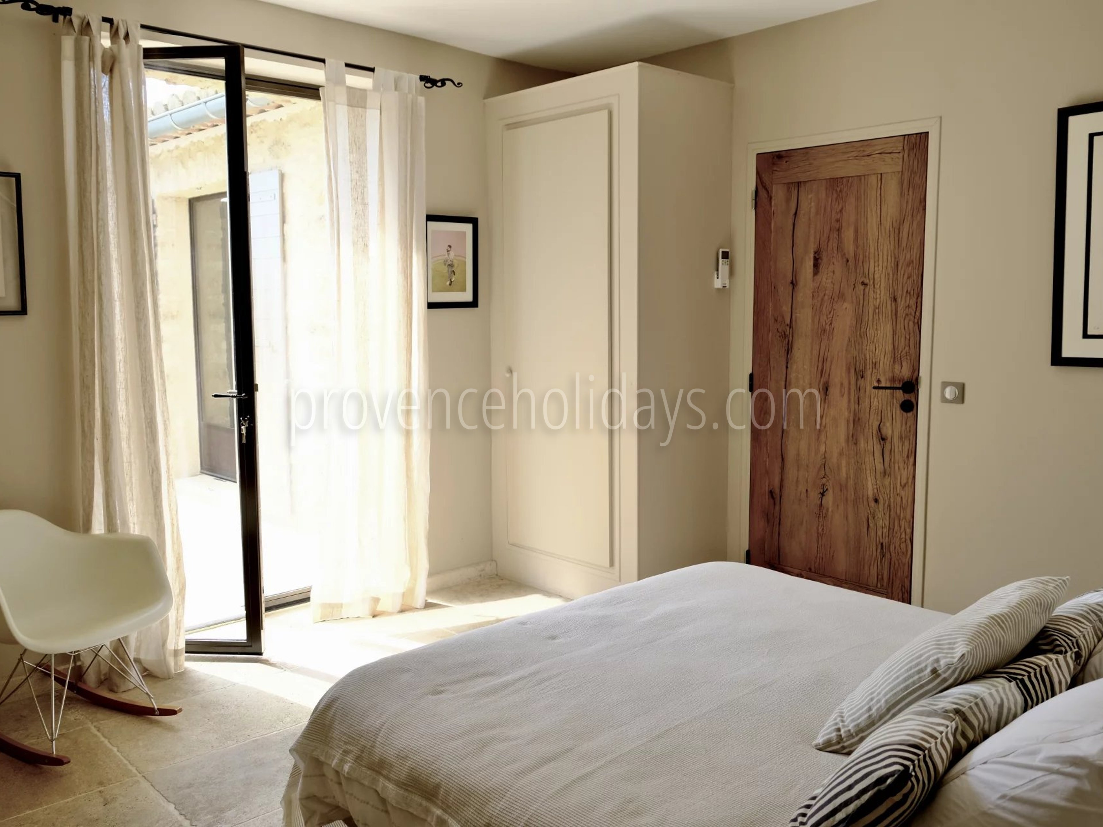 15 - Mas 1850 in Gordes: Villa: Bedroom