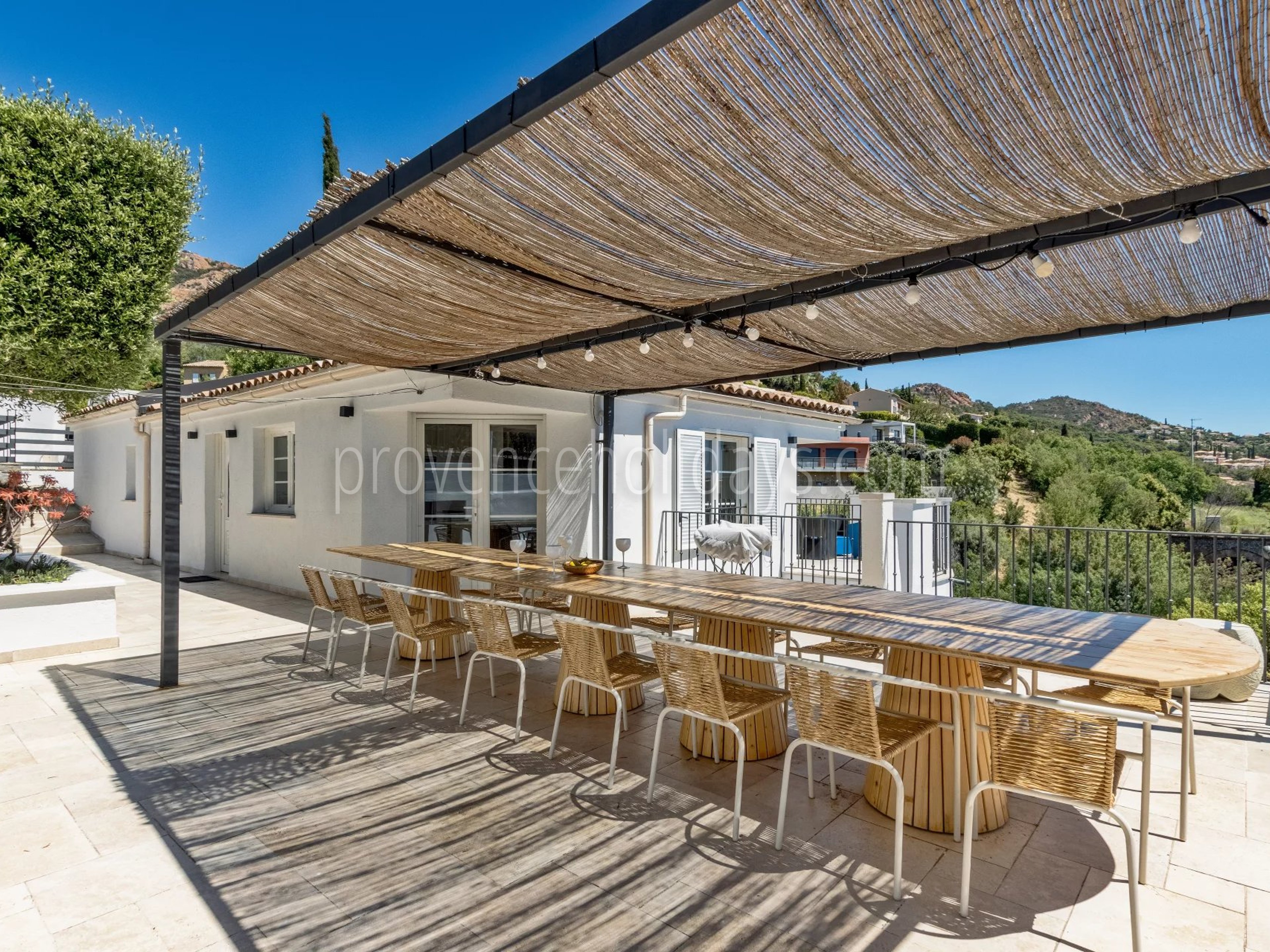 15 - Zeitgenössische Villa in Saint-Raphaël: Villa: Exterior