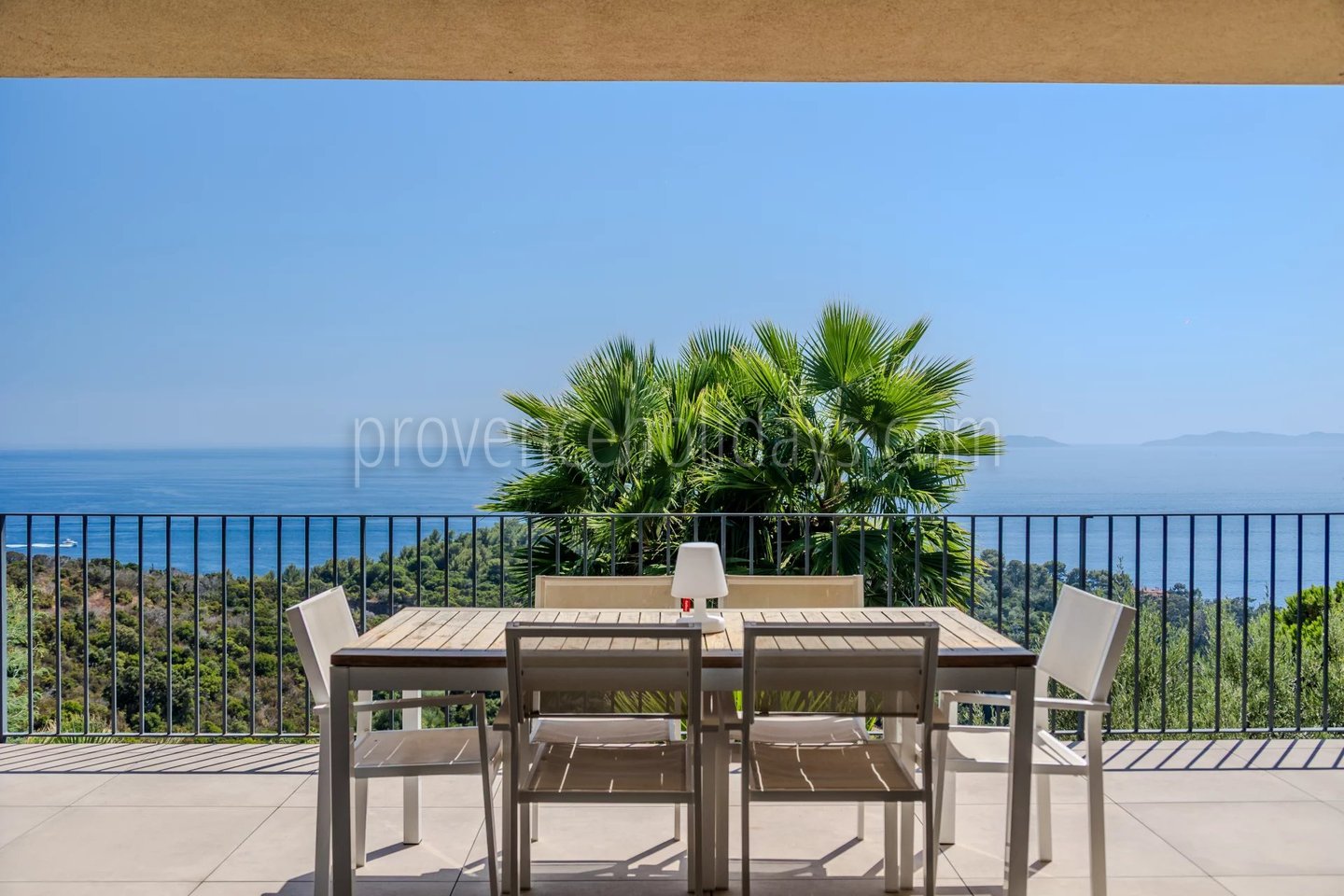 26 - Villa met zwembad in Rayol-Canadel-sur-Mer: Villa: Exterior
