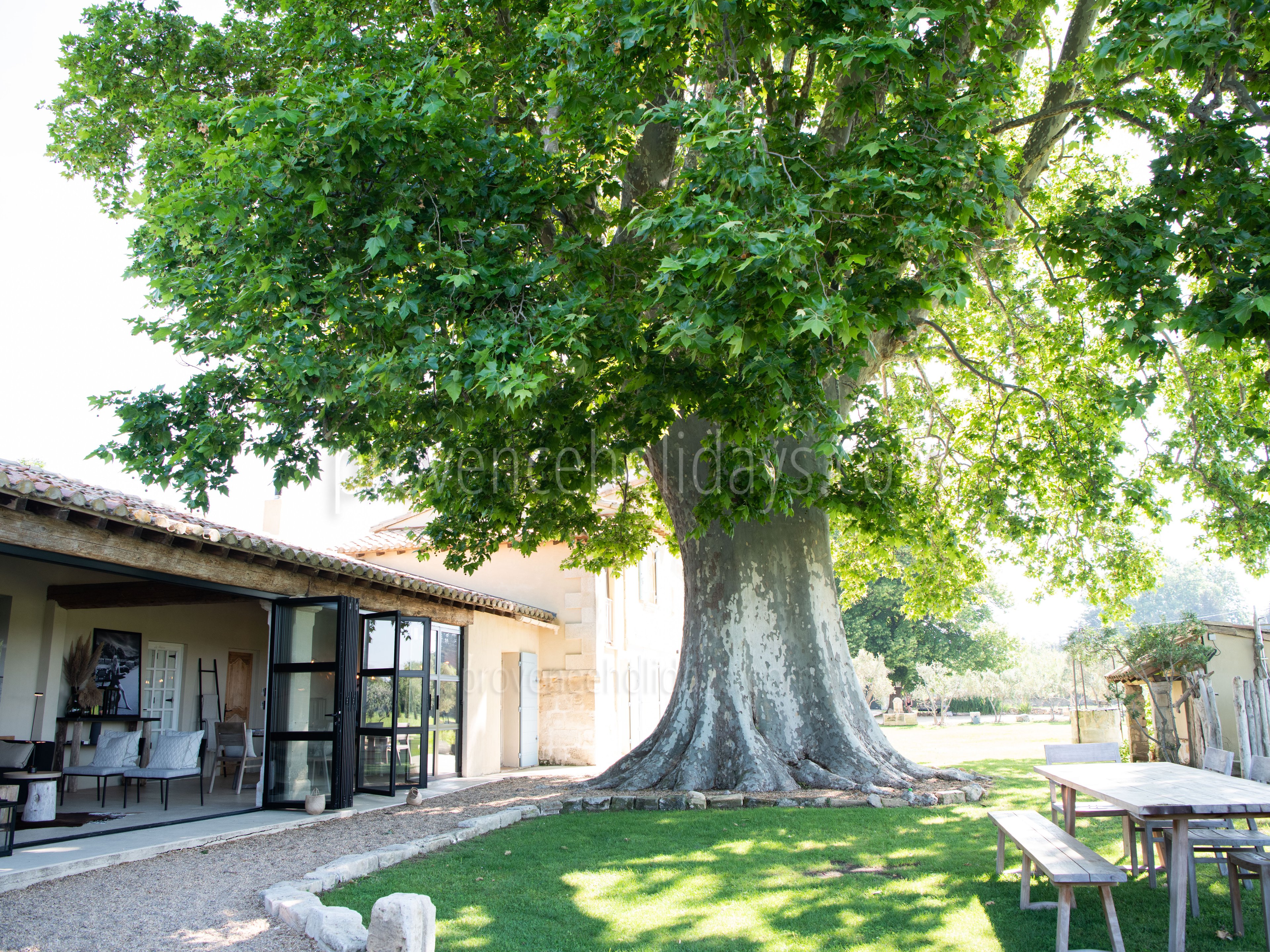 11 - Mas d\'Images: Villa: Exterior