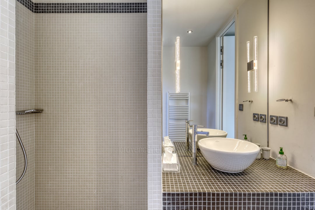 15 - Villa Ambre: Villa: Bathroom