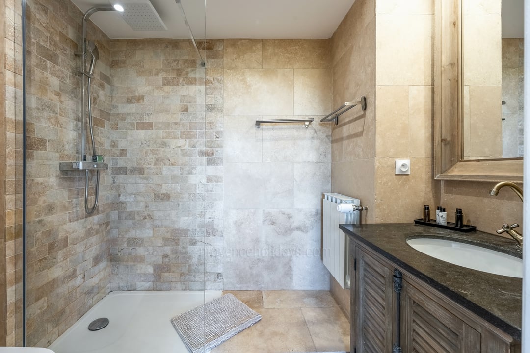 22 - Bastide des Chênes: Villa: Bathroom