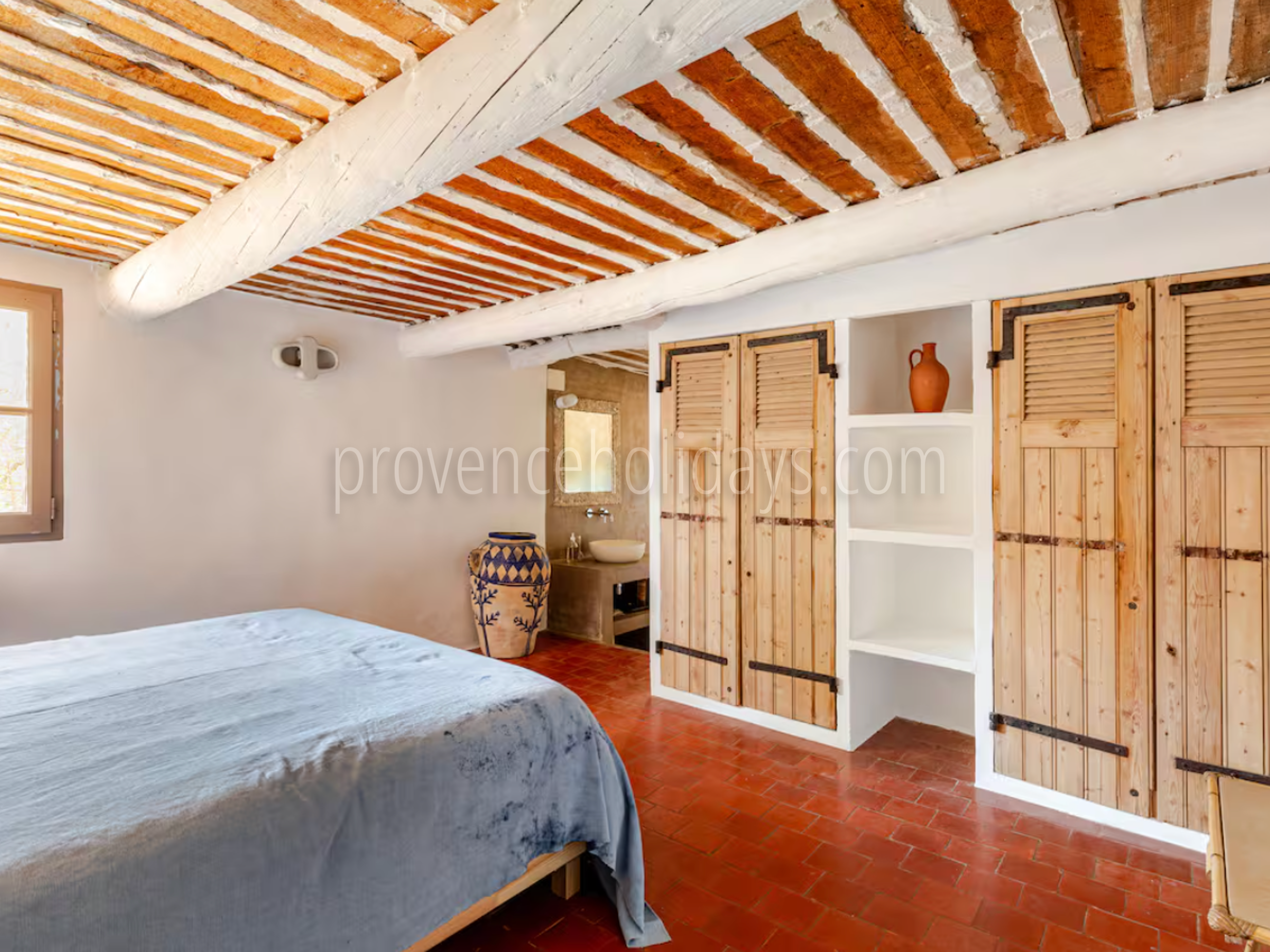 12 - Les Vues du Luberon: Villa: Bedroom