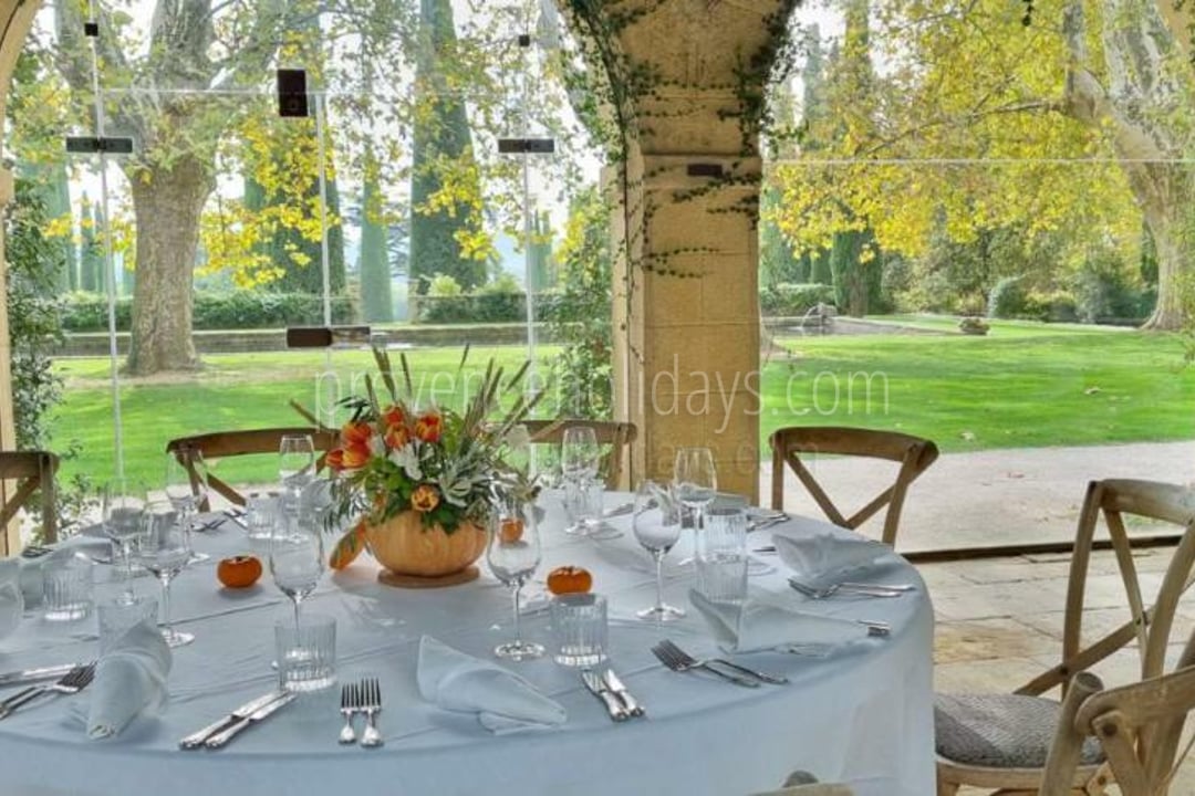 59 - Château de Luberon: Villa: Exterior