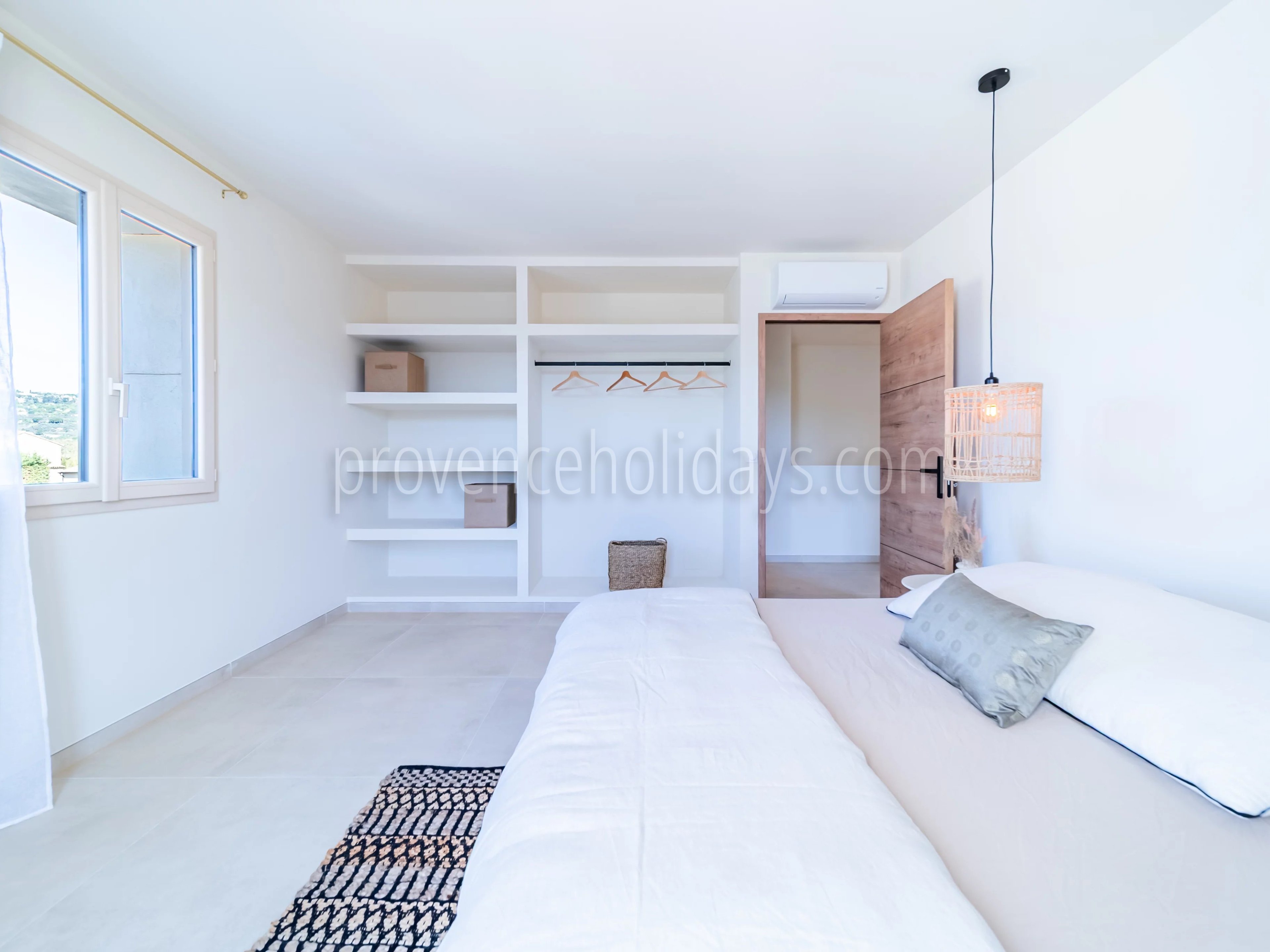 8 - Provençal villa in Gordes: Villa: Bedroom