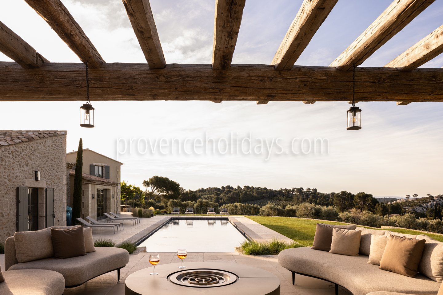 23 - Mas des Collines: Villa: Exterior