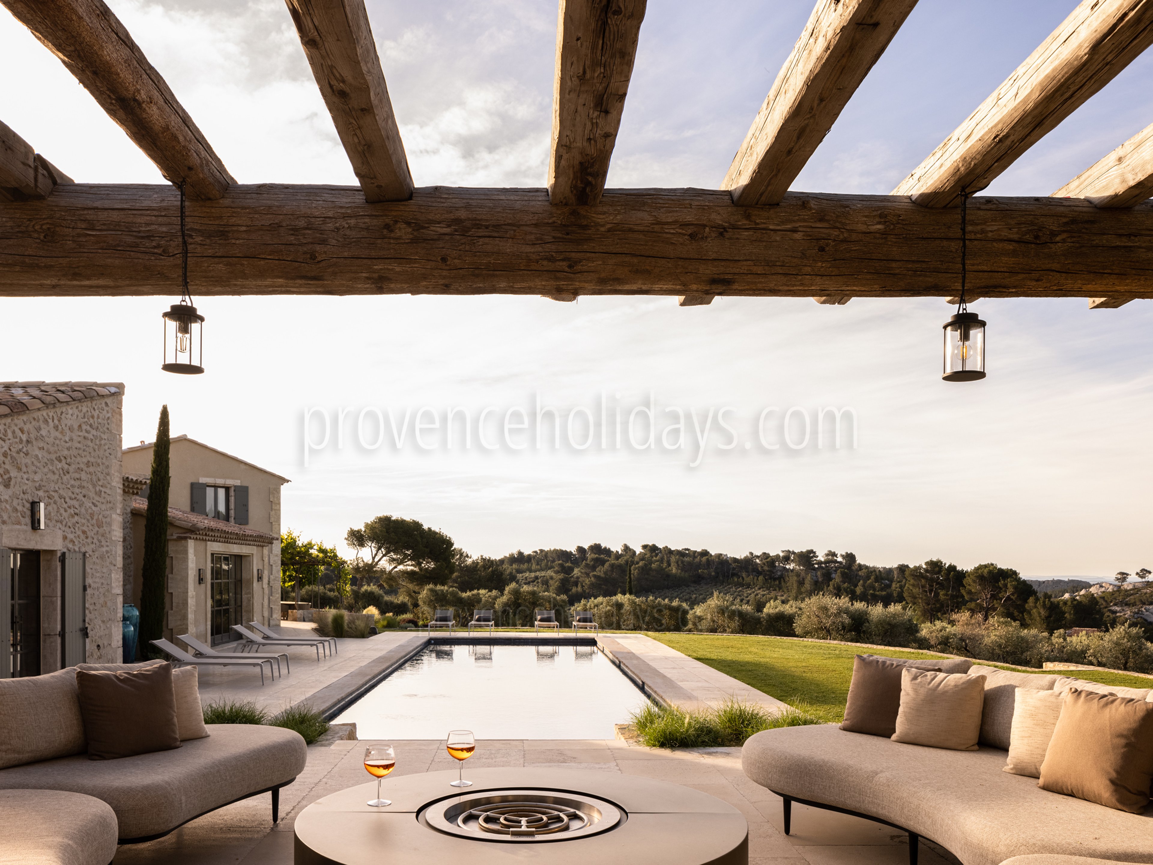 23 - Mas des Collines: Villa: Exterior